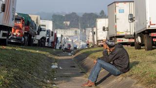Brasil: Protesta de camioneros por alza de combustible paraliza el país [FOTOS]