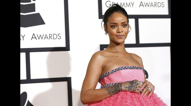 Rihanna lució vestido más llamativo de los Grammy 2015(FOTOS) - 5