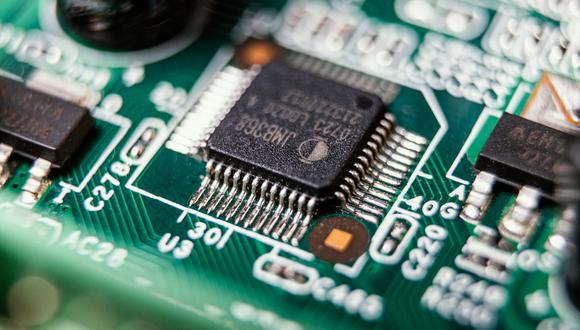 Más países siguen invirtiendo en la producción de semiconductores. (Foto: freepik.es)
