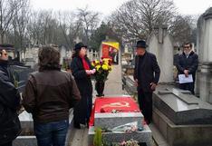 César Vallejo: Colocan foto de Abimael Guzmán en su tumba en París