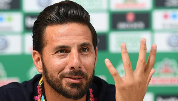 Claudio Pizarro cerró la puerta de una posible vuelta al fútbol peruano. Tras 20 temporadas en Europa, le puso fin a su carrera. (Foto: AFP)