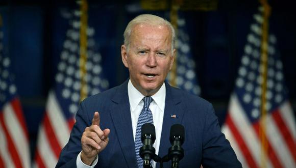 El presidente de Estados Unidos, Joe Biden, habla en el Complejo de Mantenimiento de NJ Transit Meadowlands en Kearny, Nueva Jersey, el 25 de octubre de 2021. (ANDREW CABALLERO-REYNOLDS / AFP).