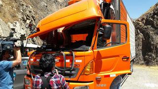 Sismos en Matucana: piedra destrozó cabina de camión [FOTOS]