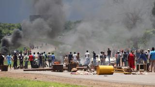 Zimbabue: Varios muertos y 26 heridos en protestas por alza del combustible