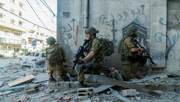 Soldados de Israel operando en la Franja de Gaza en medio de continuas batallas contra el grupo militante palestino Hamás. (Foto del ejército israelí / AFP).