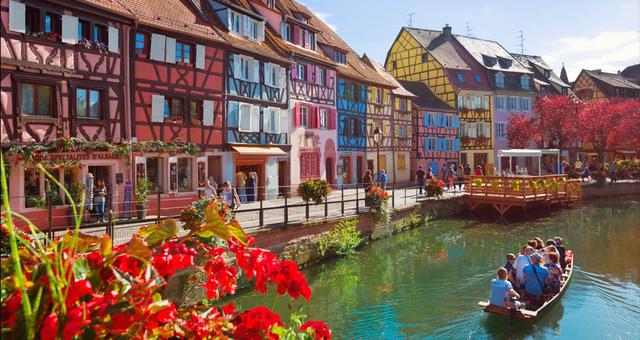 El centro histórico de Colmar, en la región del Gran Este de Francia, tiene calles con adoquines y construcciones medievales y de principios del Renacimiento.(Foto: Shutterstock)