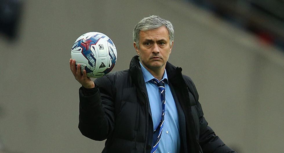 José Mourinho se divirtió con las cámaras durante el partido. (Foto: Getty Images)