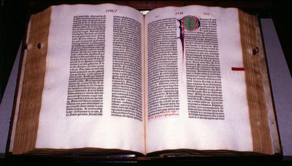 La imprenta y la Biblia de Gutenberg de la década de 1450 marcó un antes y un después en el acceso a la información. (Foto: Getty Images, via BBC Mundo)