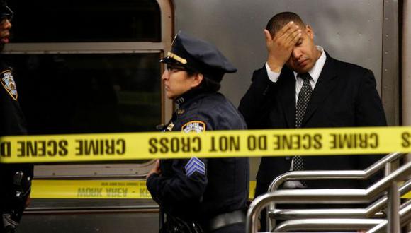 Nueva York: Mujer es empujada a las vías del metro y muere