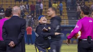 Diego Maradona fue expulsado por aplaudir al árbitro | VIDEO