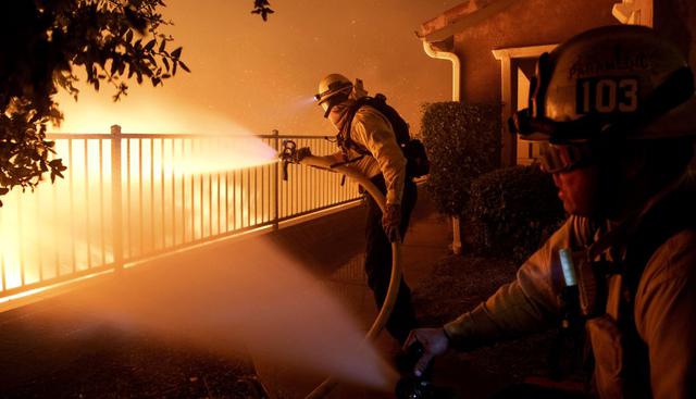 Las imágenes de los terribles incendios en California: 100.000 evacuados (Foto: AP)