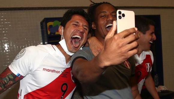 La emoción de Gianluca Lapadula por la clasificación de la selección peruana. (Foto: FPF)