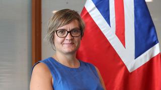 Embajadora del Reino Unido: “La vacuna es una buena noticia, pero hay mucho que aprender sobre cómo va a funcionar”