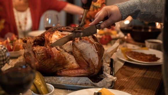La cena es la manera tradicional de festejar Thanksgiving (Foto: Pexels)