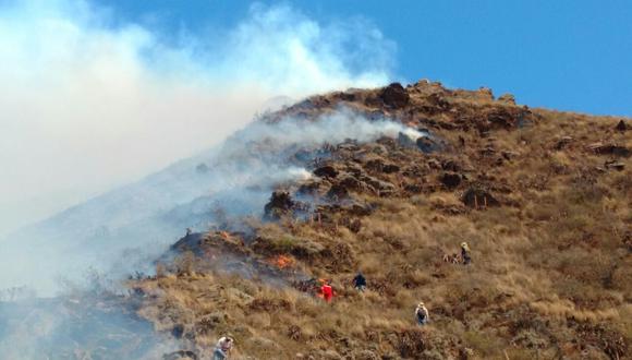 Según ha informado la Dirección Desconcentrada de Cultura (DDC) de Cusco, 40 bomberos forestales con el apoyo del agentes de serenazgo de la Municipalidad de Ollantaytambo lograron sofocar el siniestro (Foto: Dirección Desconcentrada de Cultura Cusco)