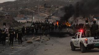 Arequipa: transportistas y policías se enfrentaron violentamente por la toma de carreteras en Yura