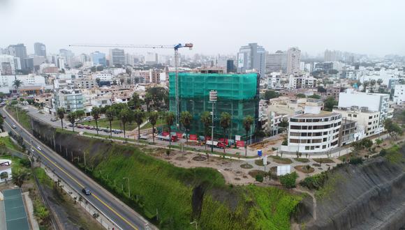 Proyecto Malecón 120 a la altura de la Bajada Marbella, en el distrito de Magdalena del Mar. Según el IGP, en esta zona se han encontrado filtraciones de agua. Así se ve el acantilado en una toma desde el cielo. (Foto: Carlos Hidalgo/El Comercio)