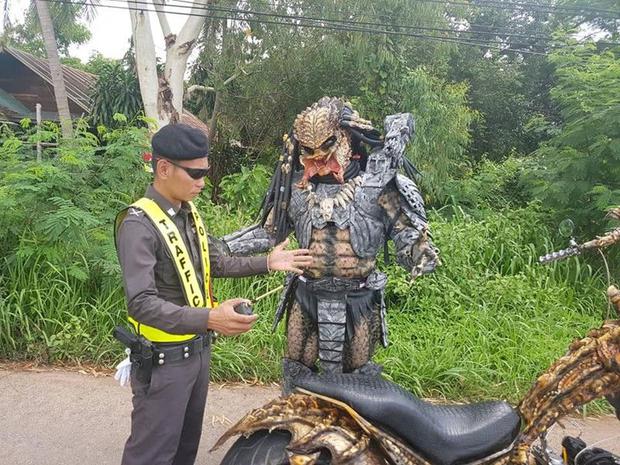 Depredador' es detenido en Tailandia a bordo de moto | |