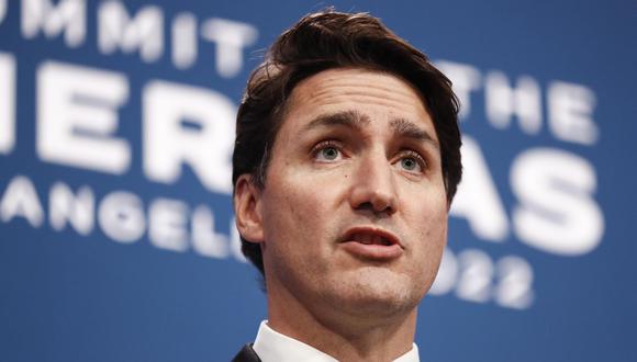 El primer ministro de Canadá, Justin Trudeau, habla en una conferencia de prensa durante la Cumbre de las Américas, en Los Ángeles, el 10 de junio de 2022. (EFE/EPA/CAROLINE BREHMAN).