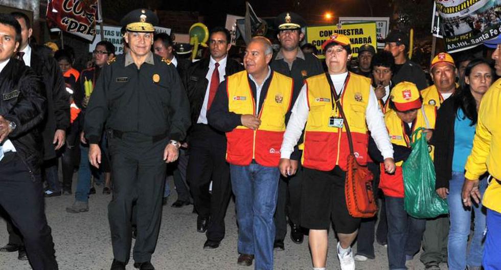 El ministro del Interior, Wilfredo Pedraza, encabez&oacute; la acci&oacute;n de los agentes. (Foto: Andina)