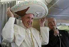 El Papa Francisco bendice a fieles mientras suenan "Las Mañanitas"