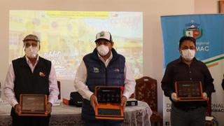 Apurímac: entregan más de 1.300 tablets para estudiantes de zonas rurales de Antabamba y Grau