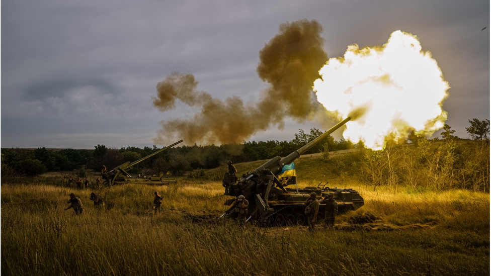 Ukrainian troops firing.