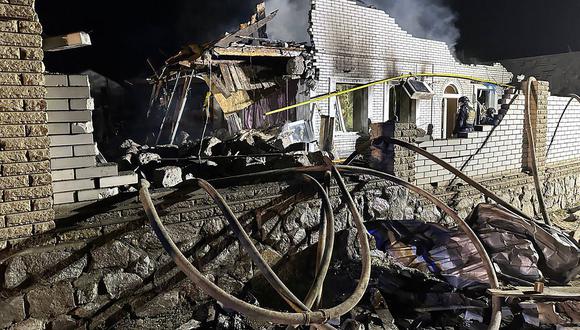 Una casa destruida tras una huelga en la ciudad de Zaporizhzhia, en medio de la invasión rusa a Ucrania, el 9 de abril de 2023. (Foto del Jefe de Gabinete Presidencial de Ucrania, Andriy Yermak / AFP)