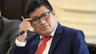 Ministro de Salud, Jorge López, es destituido al revelarse depósitos a su exconviviente