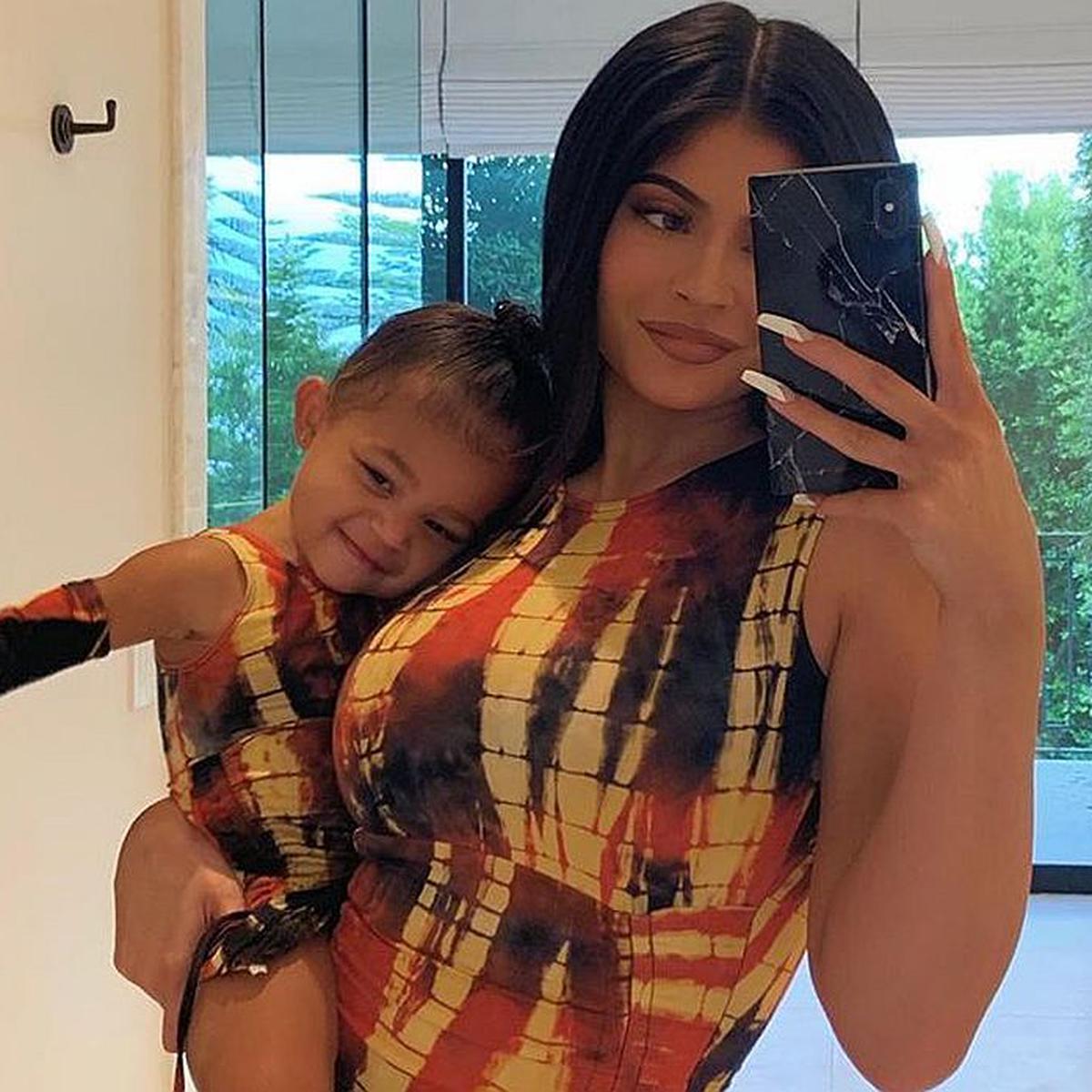 Kylie Jenner y su hija Stormi Webster usan el mismo vestido de