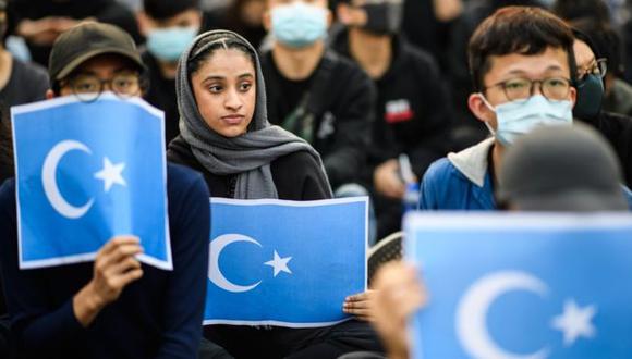 En lugares como hong Kong ha habido protestas por el trato de China hacia los uigures.