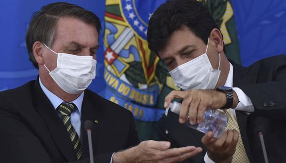 Luiz Henrique Mandetta criticó el manejo despectivo de Jair Bolsonaro de la pandemia del coronavirus en la televisión nacional el domingo 12 de abril por la noche. (Foto: AP / Andre Borges, Archivo).