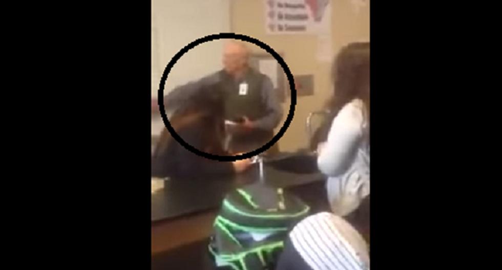 Profesor agarra del cabello a alumna que lo insultó. (Foto: Captura de YouTube)