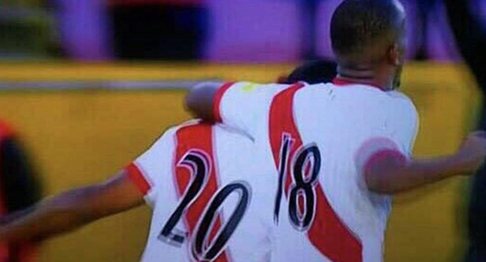 André Carrillo y Edison Flores se juntaron para el primer gol de la Selección Peruana en Quito. (Foto: Captura)