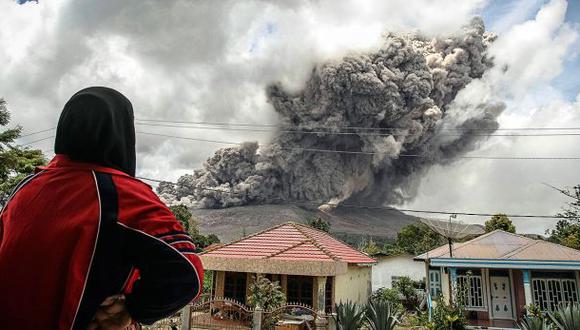 Indonesia: Erupciones de cinco volcanes oscurecen el cielo