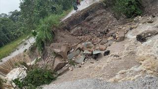 San Martín: intensas lluvias colapsan carretera en Rioja | VIDEO