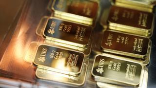 Apuestas de alzas de tasas limitan ganancias del oro en la apertura