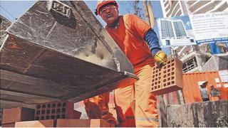 Población ocupada en Lima Metropolitana crece 12,4% en el primer trimestre, mientras cae empleo adecuado 
