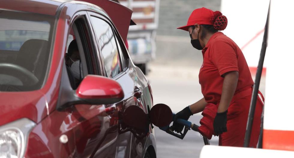 Ejecutivo emitió medida para mitigar el alza de los precios de combustibles.