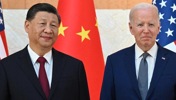El presidente de los Estados Unidos, Joe Biden (derecha), y el presidente de China, Xi Jinping (izquierda). (Foto de SAUL LOEB / AFP)