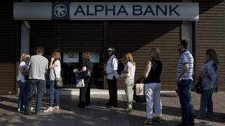 Grecia amanecerá con subida de impuestos y bancos abiertos