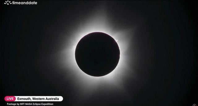 La vista del eclipse solar híbrido desde Australia.