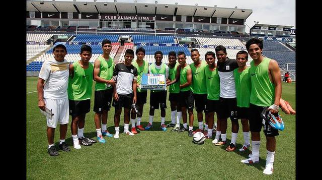 Así celebró el plantel blanquiazul los 113 años de Alianza Lima - 1