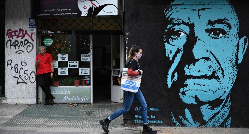 Uruguay, el país que nunca decretó cuarentena total por coronavirus, ya está camino hacia la normalidad. (Foto: AFP / Eitan ABRAMOVICH).