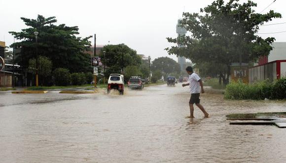 Las lluvias complicaron el tr&aacute;nsito vehicular en Puerto Maldonado (Madre de Dios). (Foto: Manuel Calloquispe)