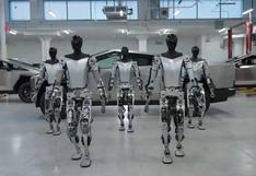 Los robots humanoides de Tesla ya caminan solos y ordenan objetos, pero son muy lentos | Video