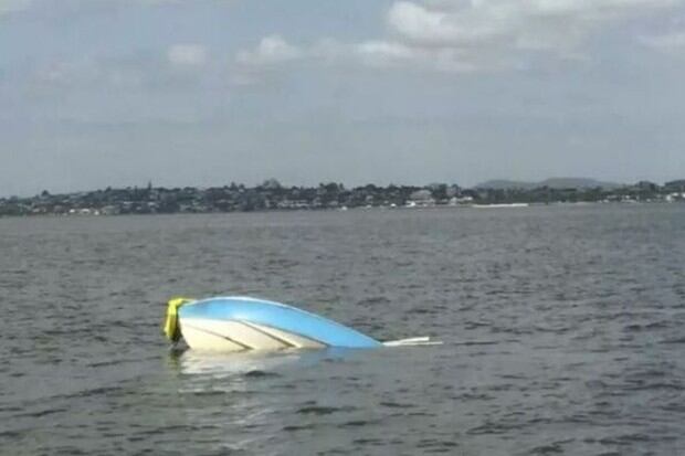 El bote se volcó mientras navegaban en las aguas de Queensland, Australia. (Foto: Policía de Queensland)