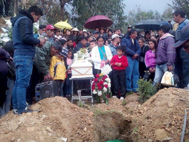 Huancayo: fueron sepultados restos de menor hallada en maleta - 8