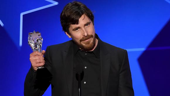 Christian Bale repartió besos en los Critics’ Choice Awards 2016. Foto: AFP