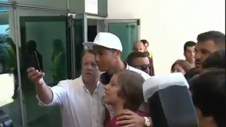 Cristiano Ronaldo aclamado por sus fanáticos en Madeira [VIDEO]